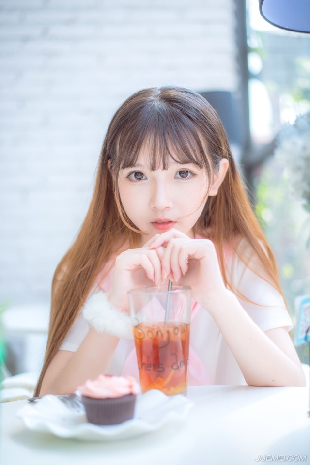 “先生何意？”魏延有些不满的看向法正，刚才他本有机会救下刘璝，却被法正阻止，让他对法正很不爽。